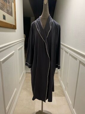 Parachute Cozy Women’s Robe Size S/M